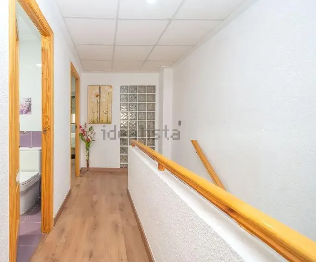Duplex reformado junto al paseo marítimo y el parque Reina Sofía. — 17