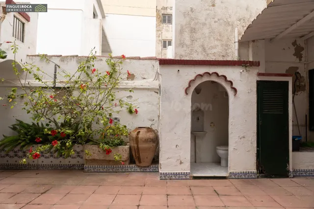 Casa Centrica del 1900, de Planta Baja, y dos pisos alto de  - foto 4