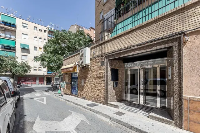 GRAN PISO JUNTO CAMPUS DE LA SALUD — 24