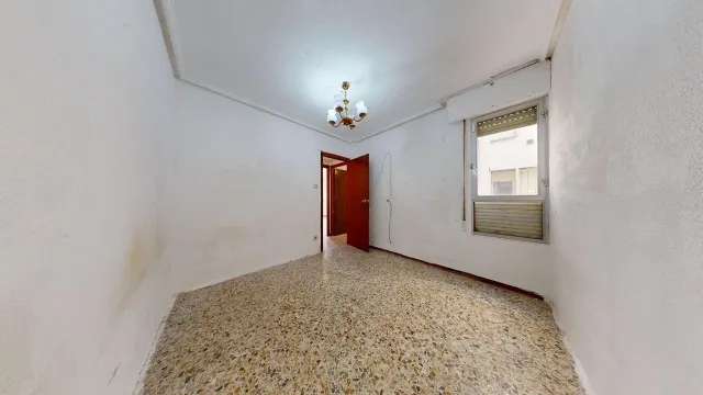 Piso de 77 m2 útiles. Distribuidos en tres dormitorios, salón, cocina, baño y zona de aparcamiento en la parte interior de la urbanización — 20