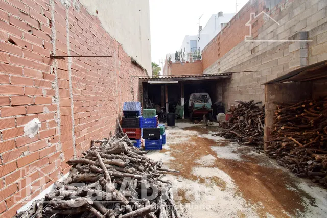 TERRENO URBANO CON MUCHAS POSIBILIDADES — 27