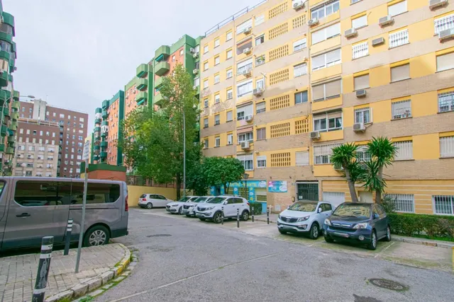 Estupenda vivienda junto José Laguillo con parking en superficie!!! — 28