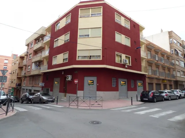 LOCAL ESQUINA de 170m2 — 2