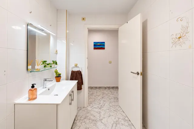 Espacioso piso en Canteras con gran dormitorio principal en suite, patio y plaza de garaje. Cartagena — 38