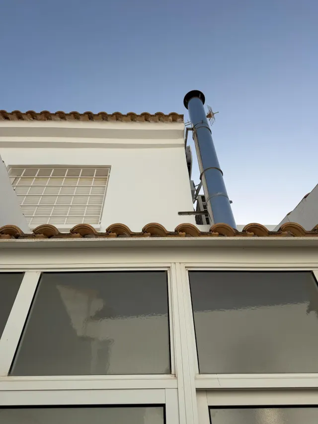 Dúplex familiar con 20 placas solares — 17