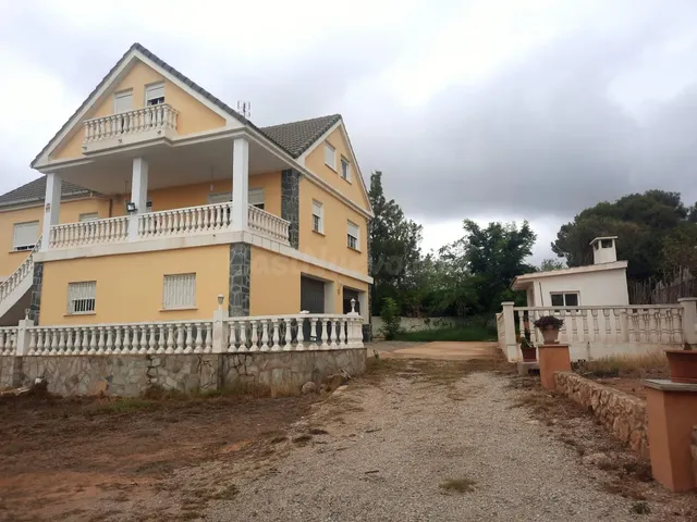 Precioso Chalet en Urbanización Los Lagos Alginet - foto 2