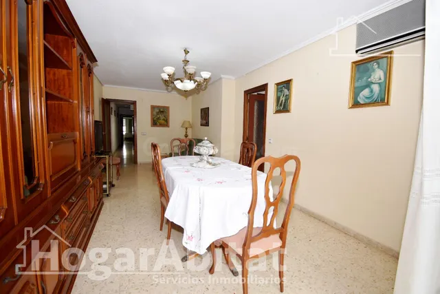 ¡MUY CENTRAL! SOFISTICADO, LUMINOSO Y EXTERIOR CON BALCÓN - foto 4