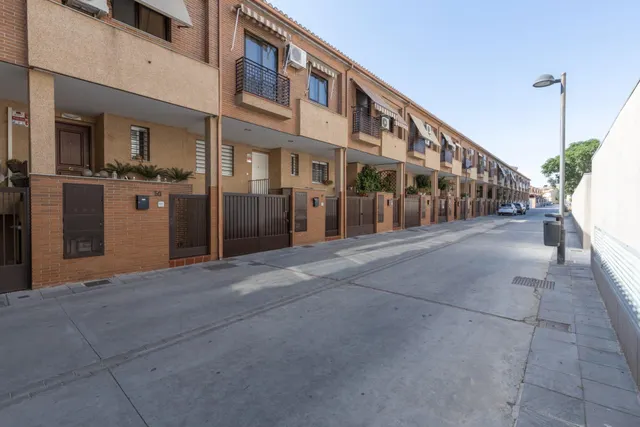 ¡exclusiva vivienda unifamiliar con patio privado en Armilla! — 42