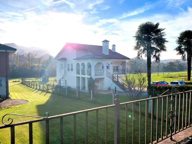 CASA INDEPENDIENTE CON JARDÍN — 2