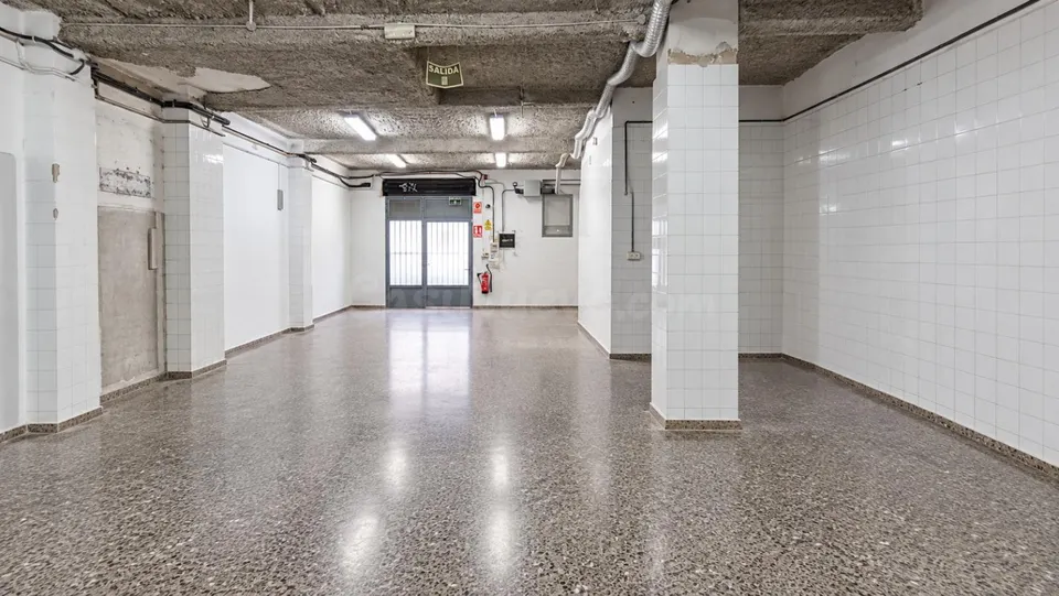 Local comercial en alquiler en russafa | 196 m2 | zona consolidada