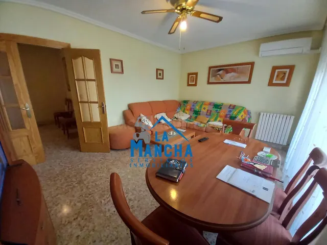 *205.000* INMOBILIARIA LA MANCHA VENDE PISO DE 4 habitacione - foto 2