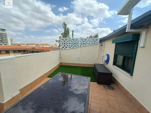 Se VENDE ático dúplex en zona FRATRES