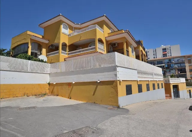 ¡Descubre este encantador piso a solo 650 metros de Puerto Marina! — 11