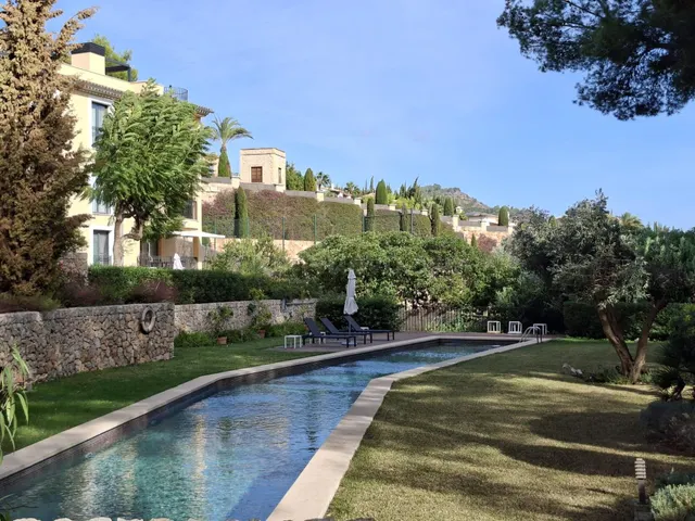 ¡Exclusiva planta baja con jardín privado en Camp de Mar! ✨ - foto 2