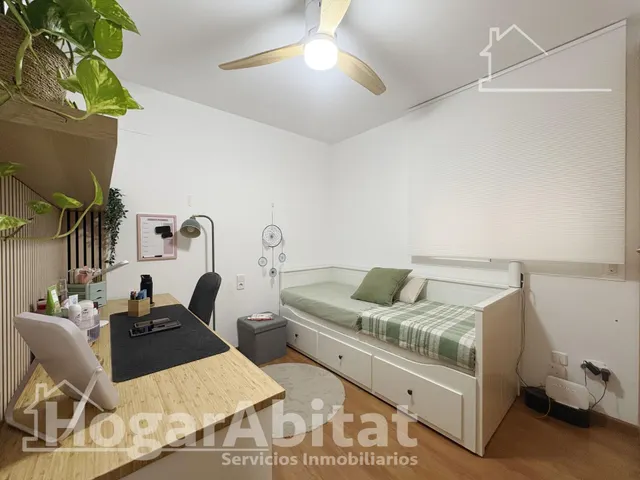 ¡Hogar de lujo! Amplio, sofisticado y reformado, con patio y garaje, todo amueblado — 20