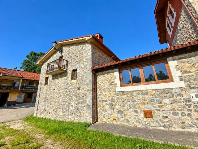CONJUNTO DE DOS CASAS DE PIEDRA CON GRAN POTENCIAL EN PADIERNIGA (VOTO) — 39