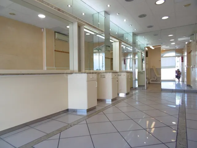 PALAMÓS : Local comercial de 40 m2. al lado del mercado muni - foto 3