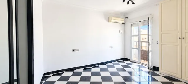 Plaza de mina – Cádiz - ¡ exterior con balcones a la calle ! — 10