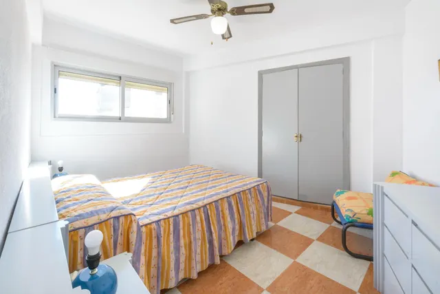 Amplio Apartamento en Playa de Gandia con Vistas al Mar — 19