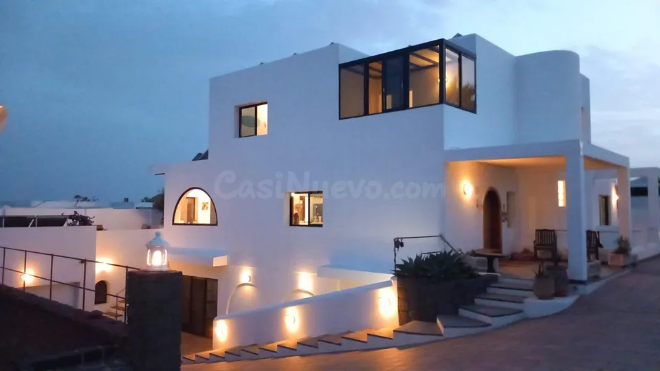 "VILLA NAUTILUS" Villa de lujo independiente con vista al mar en Playa Blanca.