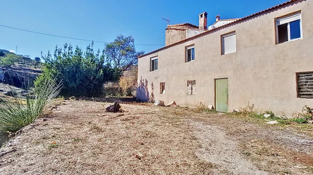 Gran Casa de 360 m2 en Benizalón | Inversión Ideal, B&B o Pr - foto 2