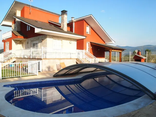 CHALET INDEPENDIENTE EN CARRACEDELO