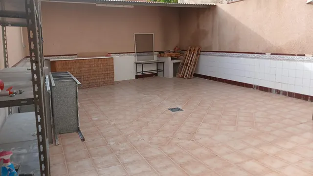 Se vende casa con bajo comercial — 25