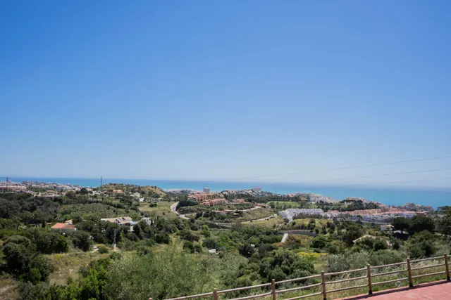 Chalet con Vistas al Mar  y la Montaña – Ubicación Privilegiada — 40