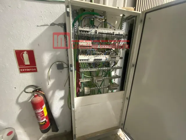 Nave industrial 887m² en venta - Zona Industrial — 23