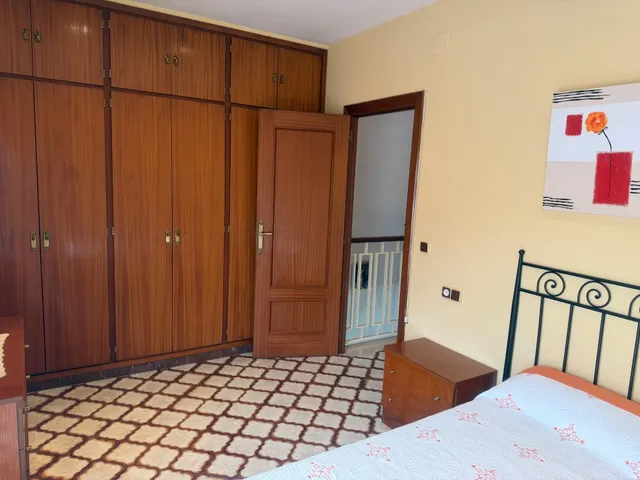VIVIENDA ADOSADA DE 3 PLANTAS CON GARAJE , 4 habitaciones , AMPLIAS TERRAZAS EN SEGUR DE CALAFELL. — 23