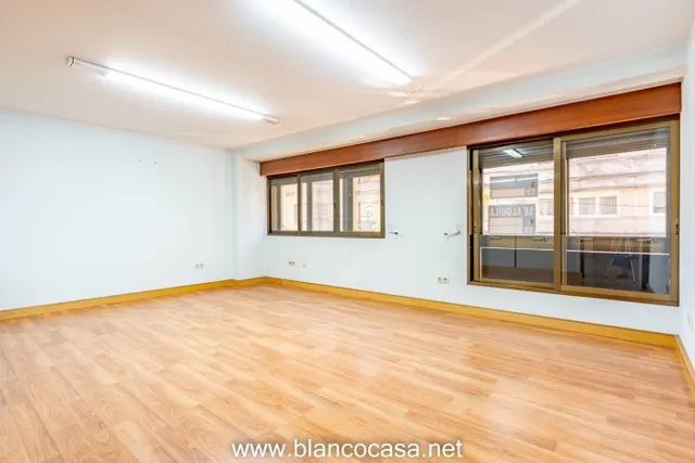 Entreplanta en venta ó alquiler C/Barcelona (Carballo) — 6
