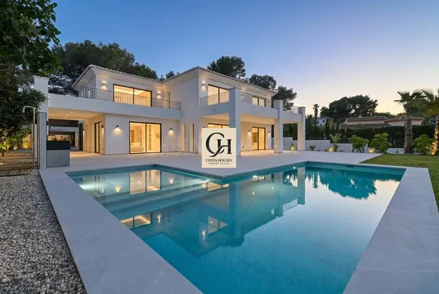 VILLA ELEGANCE · RESIDENCIA MEDITERRANEA CONTEMPORANEA EN PL