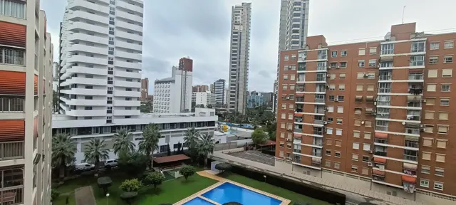 Piso de 3 dormitorios con piscina y garaje en urbanización cerca de la playa — 19