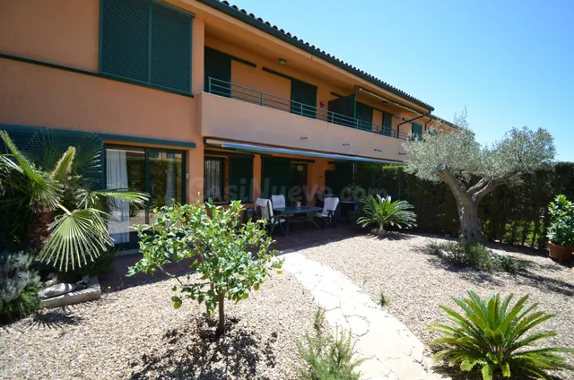 Exclusivo Apartamento en Planta Baja con Jardines Privados y