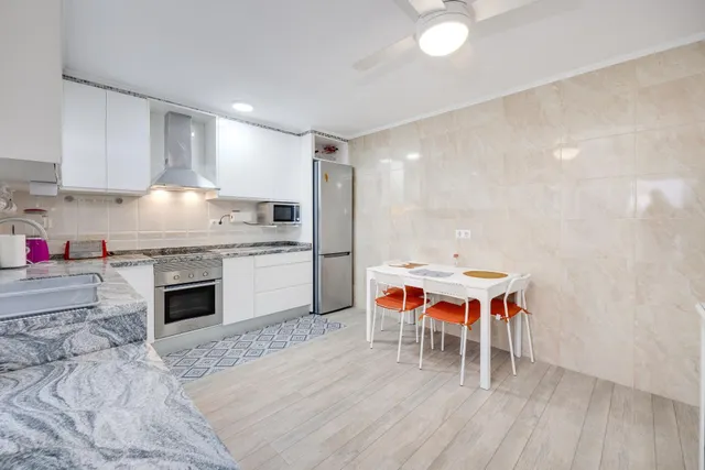 Elegante Propiedad Doble con Vistas al Campo y Acabados de Lujo — 32