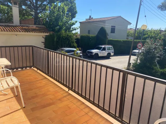 Casa soleada con garaje y espacios exteriores para disfrutar - foto 5