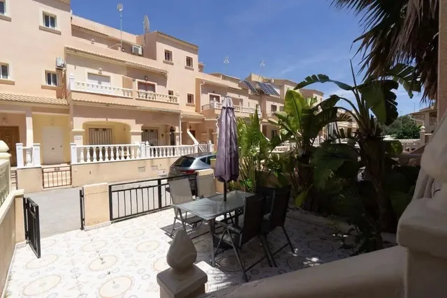 CASA ADOSADA CON PISCINA | PLAYA FLAMENCA / LA ZENIA - foto 2