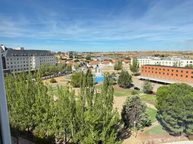 PISO EN VENTA DE 4 DORMITORIOS Y 2 BAÑOS EN ZONA LOS BLOQUES