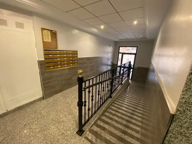 Piso en pleno centro, 2 dormitorios con orientación Este. — 14