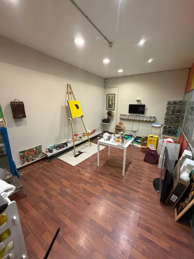 LOCAL EN VENTA EN ESPLUGUES DE LLOBREGAT — 5