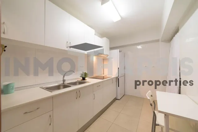 SE VENDE TOTALMENTE REFORMADO LISTO PARA ENTRAR A VIVIR O ALQUILAR — 25