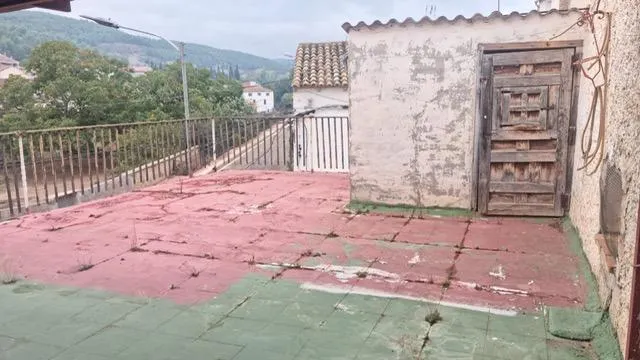 Casa en venta en Aguarón. — 23