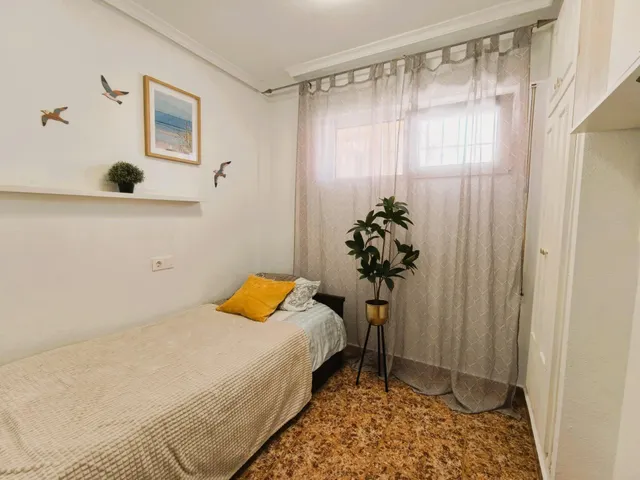 Apartamento reformado con piscina comunitaria, Alicante, Torrevieja. 3 habitaciones | 60 m2 | A 300 metros del mar — 18