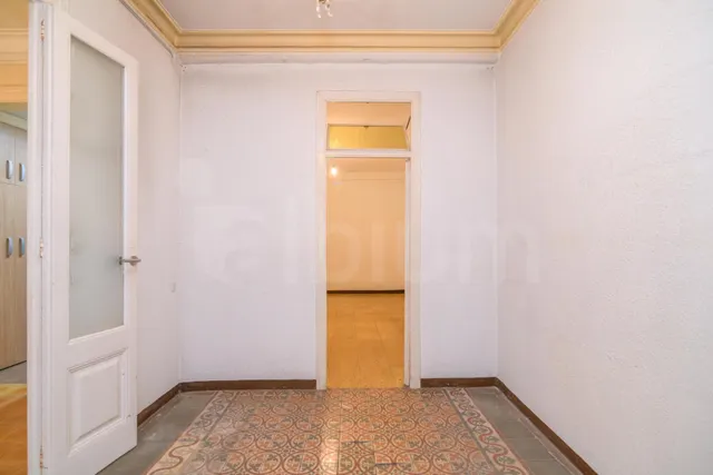Espectacular vivienda esquinera con siete balcones frente al Mercat del Born — 25