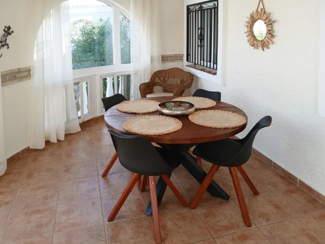 Encantadora villa con piscina privada, jardín y solárium en Monte y Mar, Gran Alacant — 12