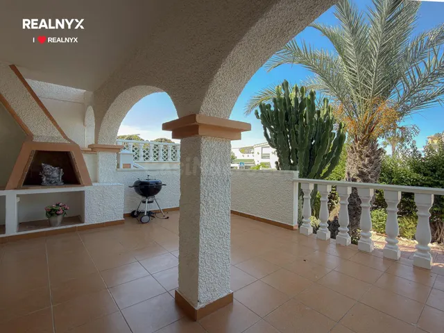 Novedad! Espectacular Bungalow con enorme terraza y ubicación privilegiada + Piscina comunitaria con zonas ajardinadas — 7