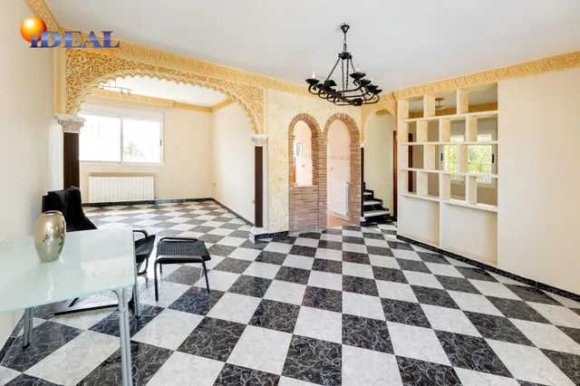 Amplio Chalet con piscina, pista deportiva y vistas en Ogíjares. — 6