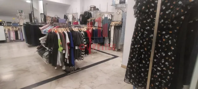 SE VENDE O ALQUILA LOCAL TOTALMENTE ACONDICIONADO CERCA DEL POSÍO — 5