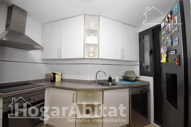 Seminuevo con piscina, garaje, trastero y terraza cerca del mar — 10