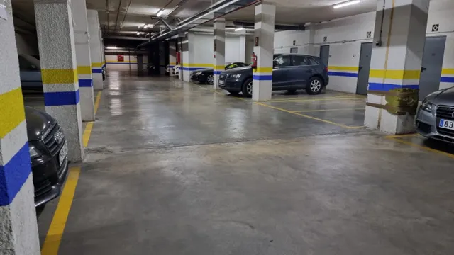 PLAZA DE APARCAMIENTO EN AVENIDA CAÑITO BAZÁN — 13